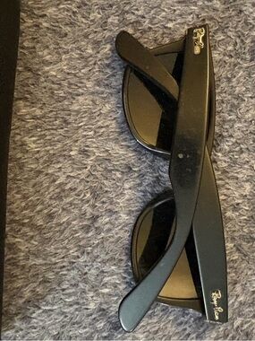 Ray-Ban Black Foldable Sunglasses with Dark Lenses